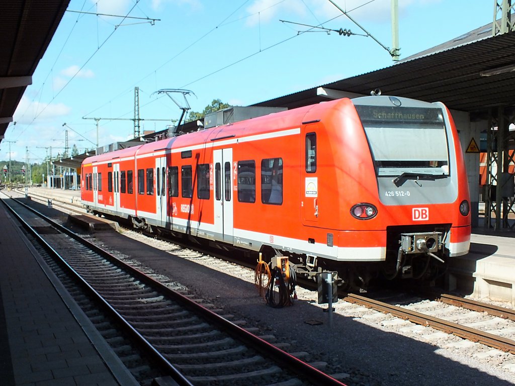 426 012 war am 31.7.13 f�r den Pendelverkehr zwischen Singen und Schaffhausen eingeteilt. Hier steht das Fahrzeug im Bahnhof von Singen.