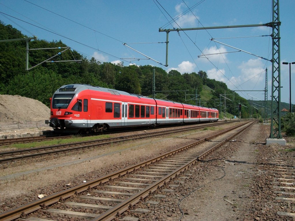 429 027 verlie als RE Stralsund-Binz den umgebauten Bahnhof Lietzow.