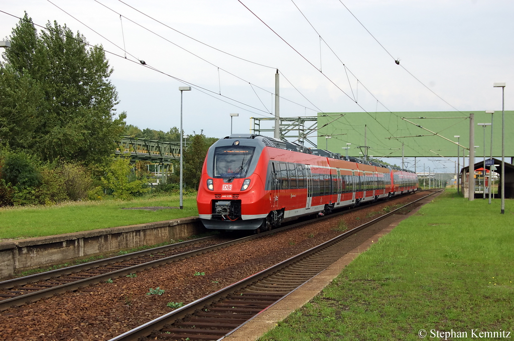 442 229/729 & 442 248/748 sind beide vierteilige Talent 2 f�r die S-Bahn N�rnberg. Zusammen durch fahren sie den Haltepunkt Leuna Werke S�d und fuhren in Richtung Gro�korbetha weiter. 23.08.2011
