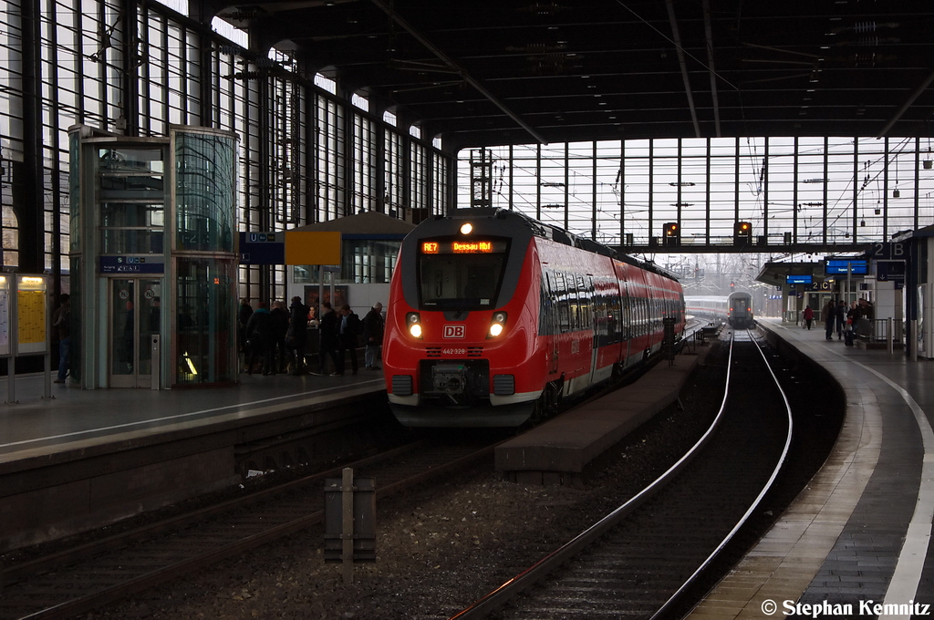 442 328/828 als RE7 (RE 18713) von Wnsdorf-Waldstadt nach Dessau Hbf in Berlin Zoologischer Garten. 08.01.2013