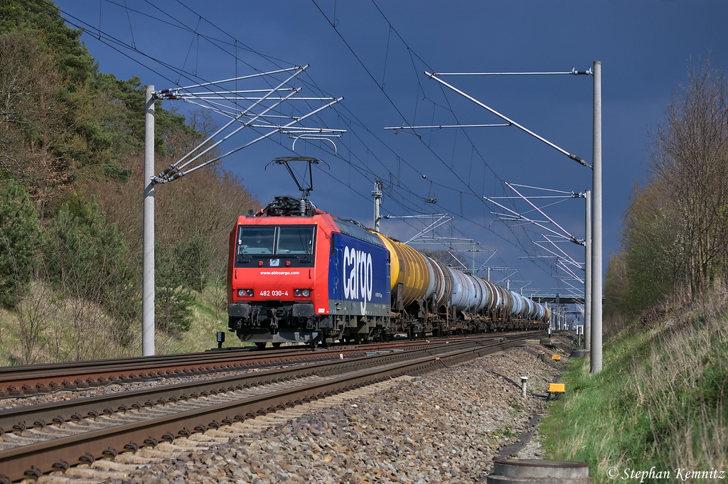 482 030-4 SBB Cargo f�r HSL Logistik GmbH mit einem Kesselzug bei Nennhausen und fuhr in Richtung Rathenow weiter. Netten Gru� an den Tf! 21.04.2012