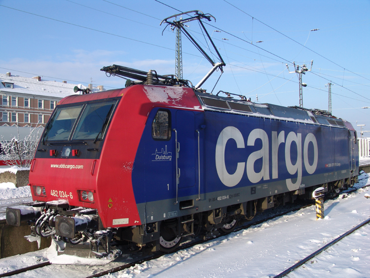 482 034-6 war am 18.12.10 kurzer Gast im Bahnhof Hamburg-Altona.Sie fuhr wenig spter wieder raus.