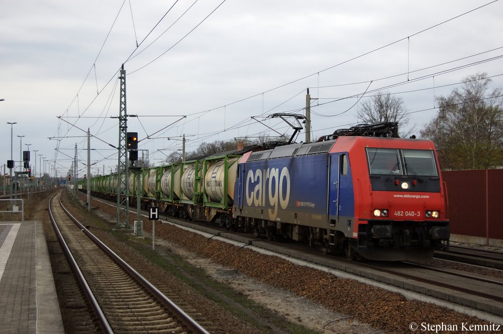 482 040-3 SBB Cargo mit Fl�ssigkeitscontainer von der Firma H&S Foodtrans in Rathenow in Richtung Wustermark unterwegs. 05.04.2011