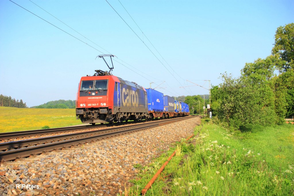 482 043-7 mit Containerzug bei P�lling. 13.05.11