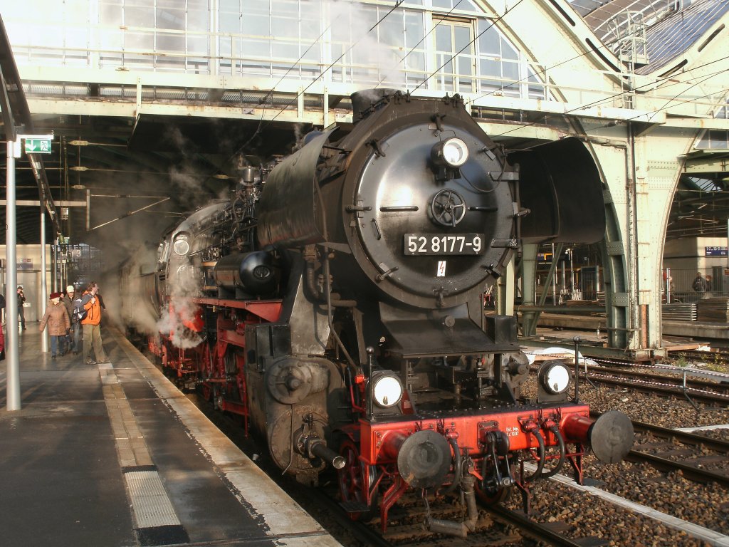 52 8177 mit dem DPN 92641 zum Berliner Ostbahnhof,am 29.Oktober 2011,im Berliner Ostbahnhof (!).