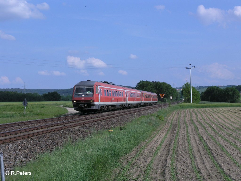 610 014 mit einem RE nach N�rnberg bei Zeitlarn. 29.05.10
