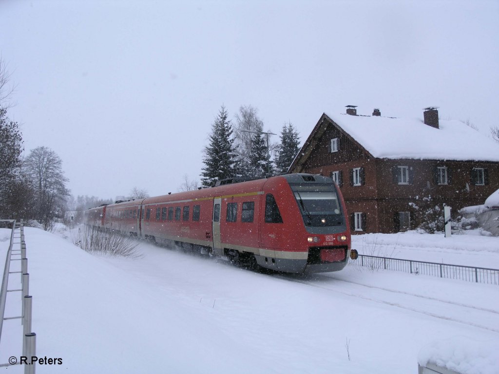 612 086 erreicht Martinzell mit den RE3993 Lindau. 24.02.09
