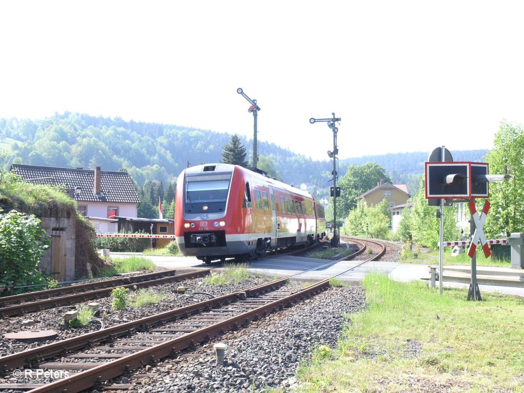 612 153-7 verl�sst Trebgast mit einen Re nach Hof. 22.05.10