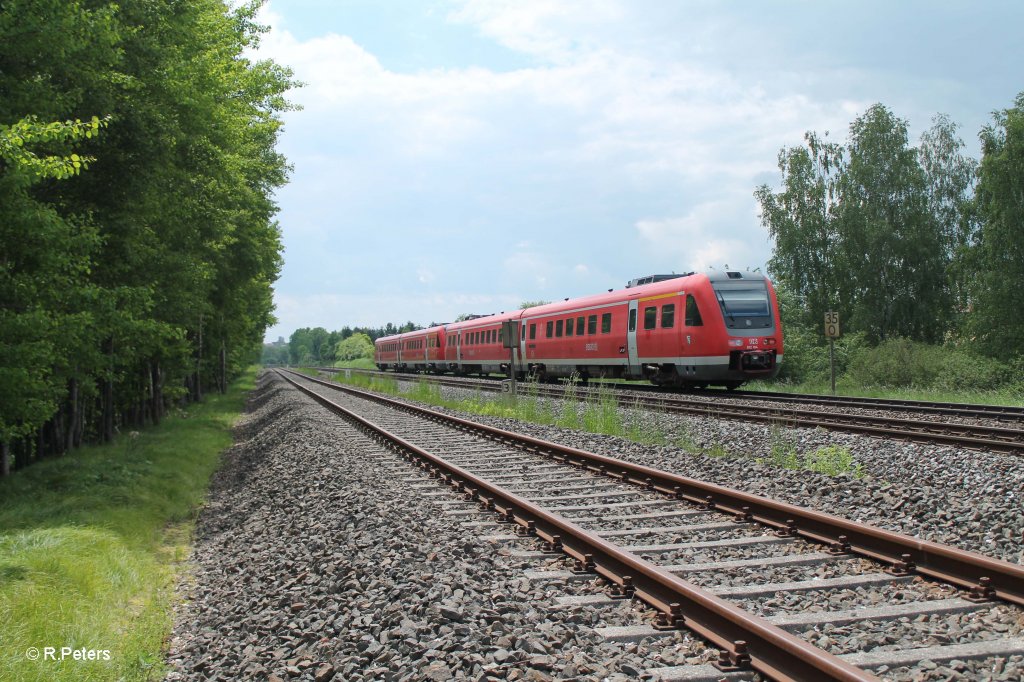 612 571 + 104 mit einen umgeleiteten IRE Franken-Sachsen-Express nach N�rnberg bei Sch�nfeld. 06.06.13