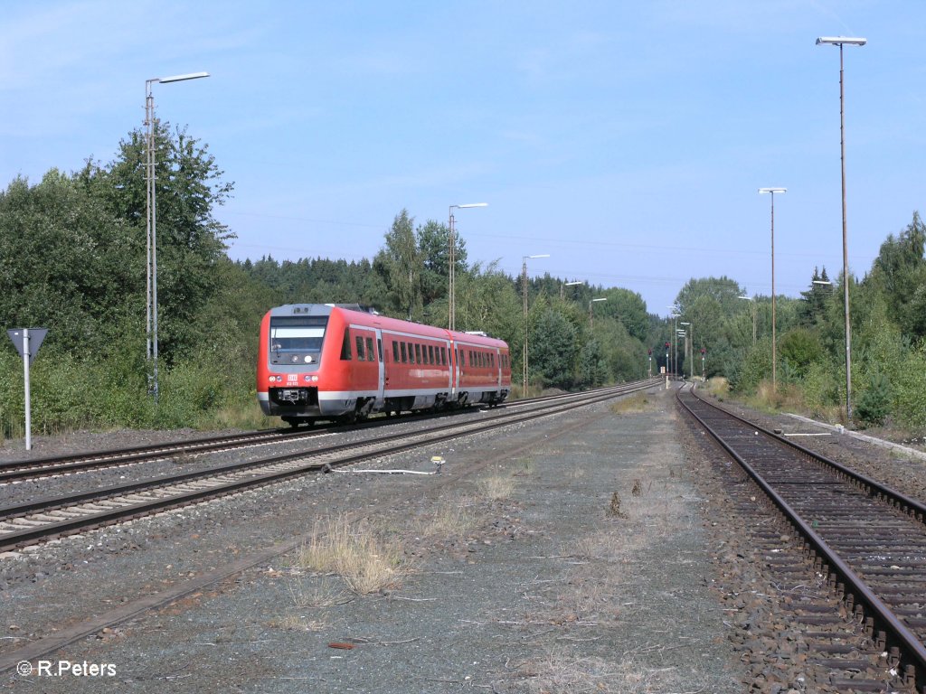 612 572-8 f�hrt in Wunbsiedel-Holenbrunn als RE 3782/3452 N�rnberg
ein. 25.08.09