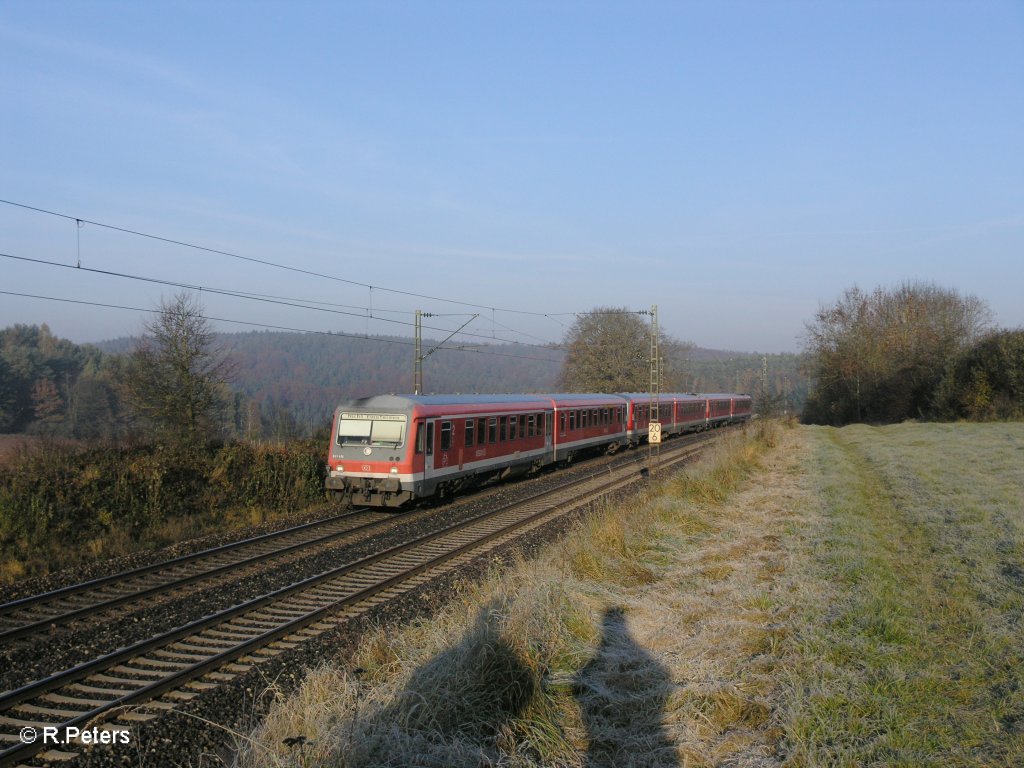 628 418-6 als Sch�lerverst�rkungszug mit 413+431 bei Endorf 29.10.10
