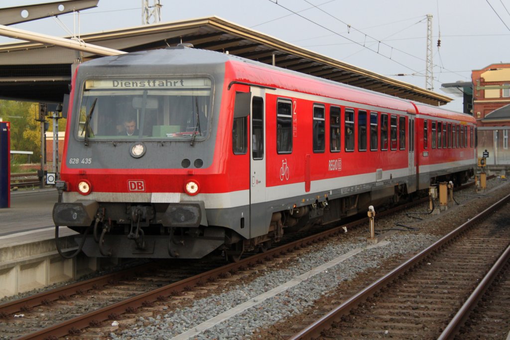 628 435-9 als Dienstfahrt im Rostocker Hbf.29.04.2012,spter ging es Richtung Gstrow.