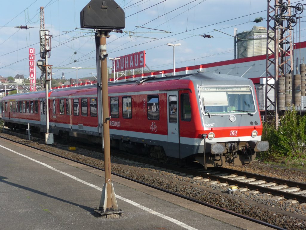 628/928 527 verl�sst den Bahnhof Wuppertal-Oberbarmen. 15.04.2011 
RB47 -> Wuppertal Hauptbahnhof