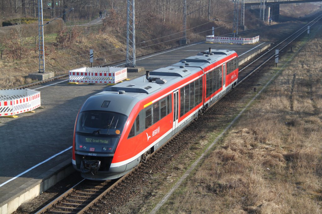 642 552 als RB 12 von Rostock Hbf nach Graal-Mritz bei der Ausfahrt in Rostock-Kassebohm.24.03.2012