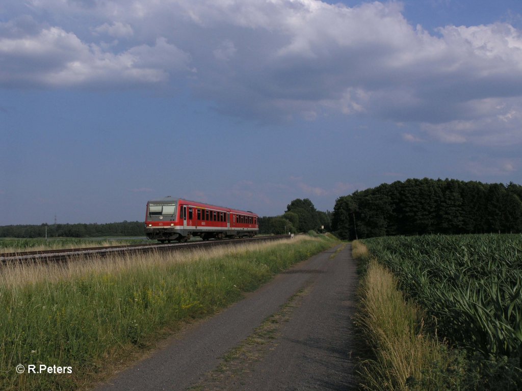 928 411 mit Sch�lerverst�rkungszug bei Oberteich nach Marktredwitz. 16.07.10