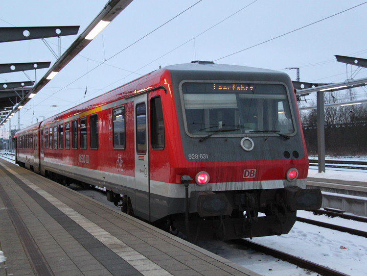 928 631 als Leerfahrt von Rostock nach Schwerin/Lbeck im Rostocker Hbf.11.02.2012