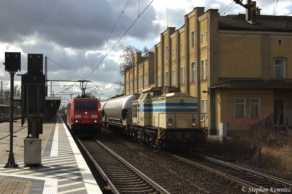 98 80 3293 909-8 ITB - Industrietransportgesellschaft mbH Brandenburg mit einem gemischtem Gterzug im Brandenburger Hbf und ist auf dem Weg zum Brandenburger Gbf. Die 185 353-0 wartet auf die Einfahrt in den Brandenburger Gbf. 08.03.2012