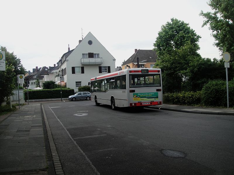 9906 als Linie 614 am Dottendorfer Hindenburgplatz