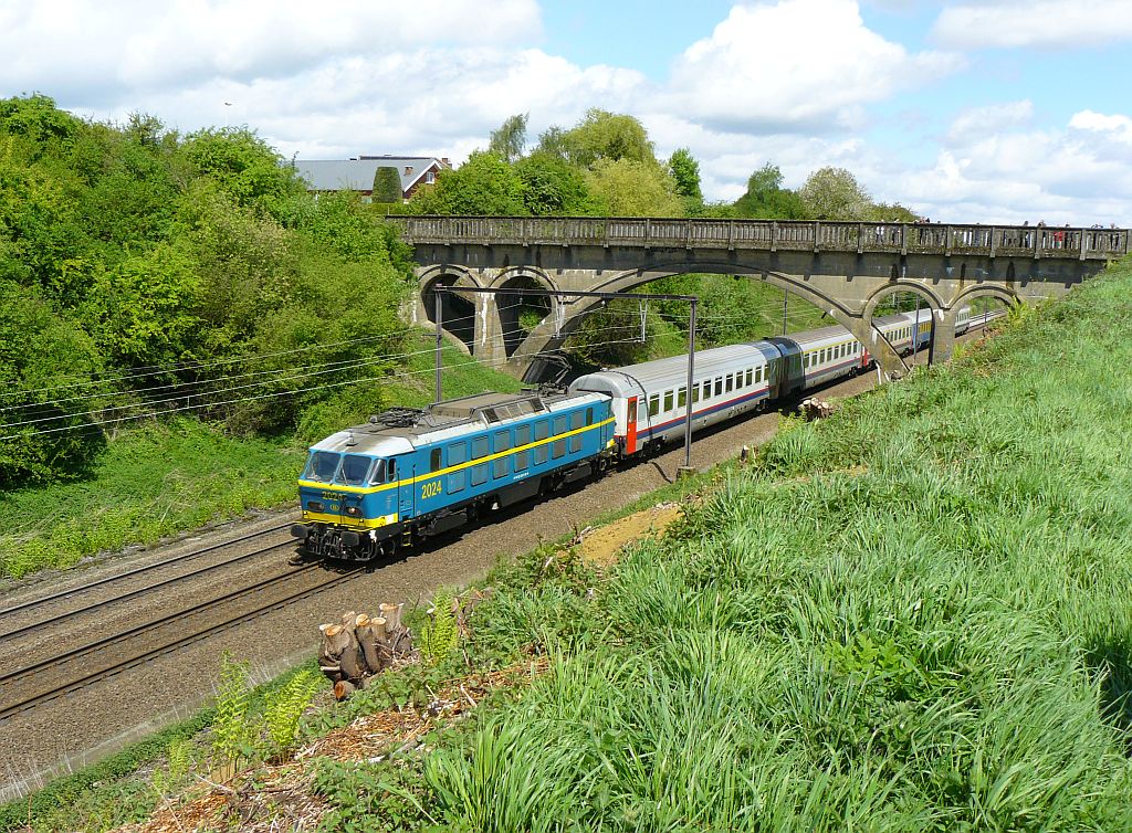 Afscheidsrit NMBS reeks 20 georganiseerd door de TSP. NMBS loc 2024 Hennuyres 11-05-2013. 