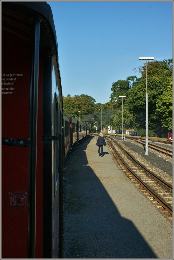 Alle Fahrg�ste sind eingestiegen, die Reise mit der Molli kann losgehen...
(20.09.2012)