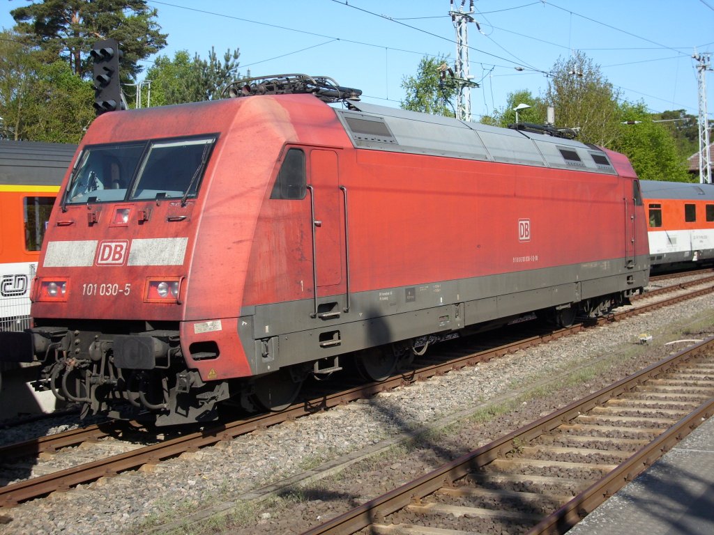 Am Morgen vom 09.Mai 2009 stand 101 030 in Binz noch abgeb�gelt.