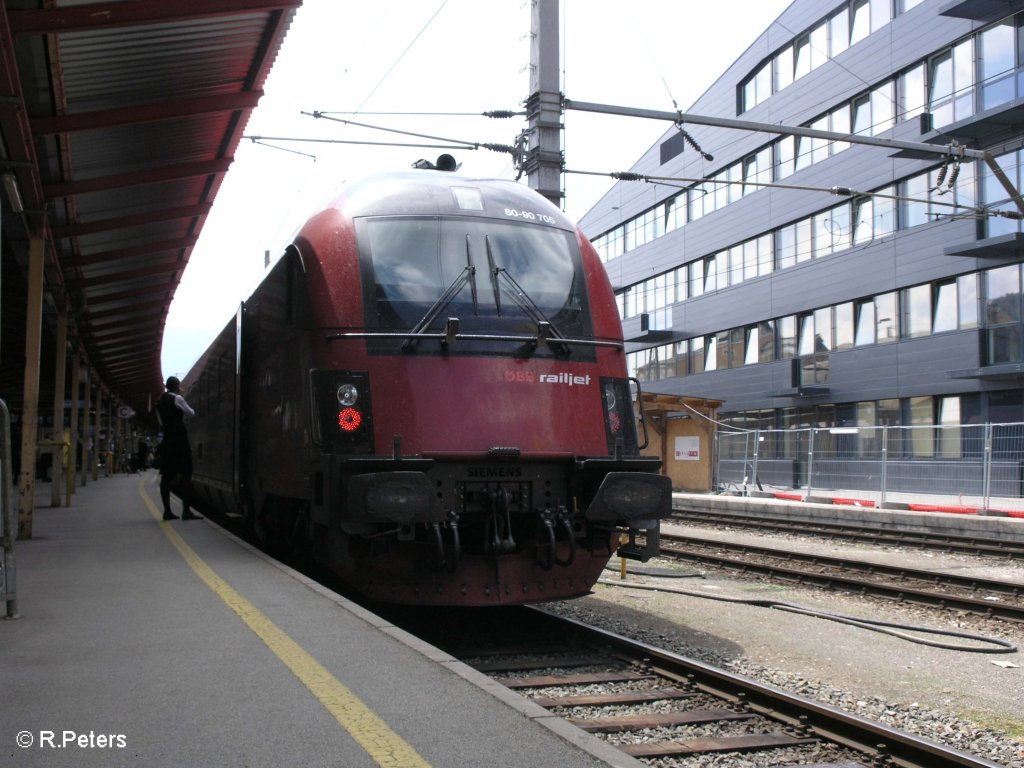 Am Railjet 60 nach M�nchen h�ngt der Steuerwagen 80-90 705.

