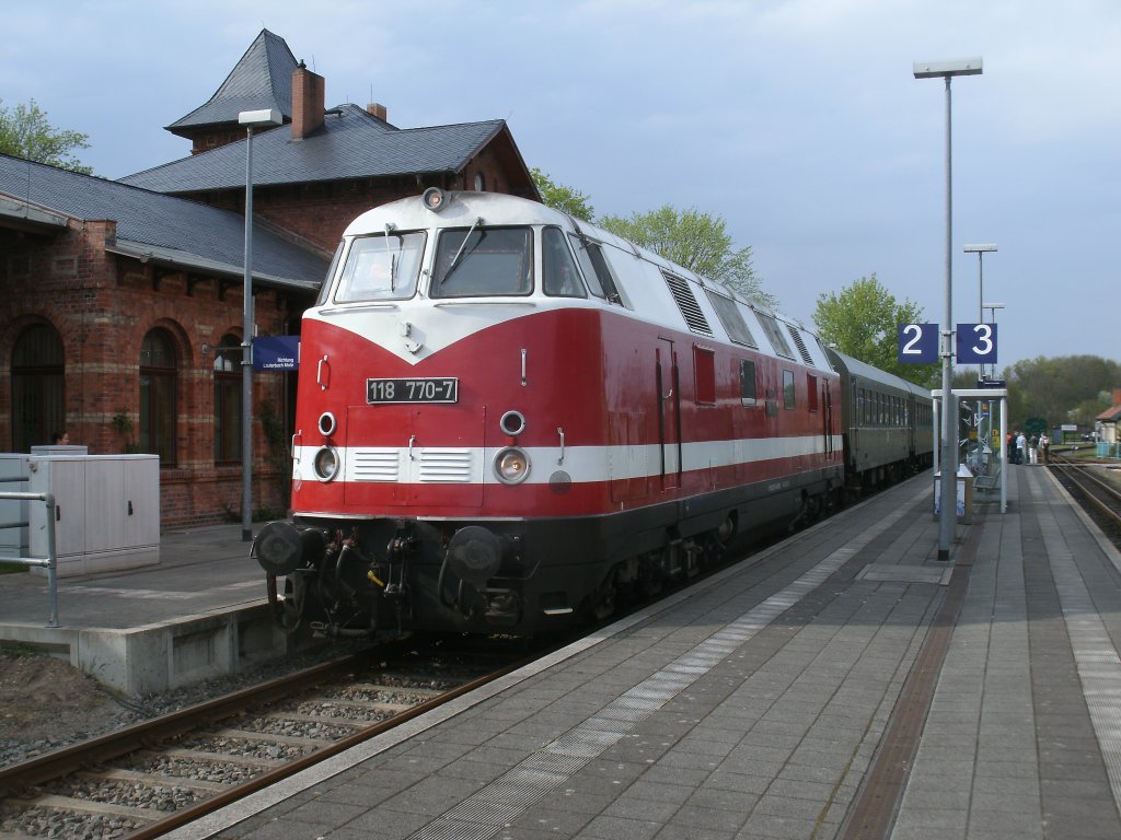 Ankunft der �berf�hrung mit 118 770-7,am 10.Mai 2013,in Putbus.