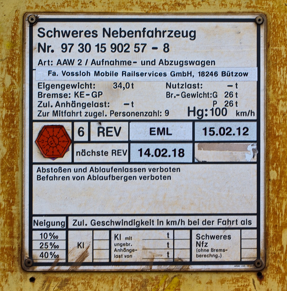 Anschiftentafel des AAW 2 Aufnahme- und Abzugswagen (Schweres Nebenfahrzeug Nr. 97 30 15 902 57-8) von Vossloh Rail Center Btzow, abgestellt in Betzdorf/Sieg am 11.11.2012.