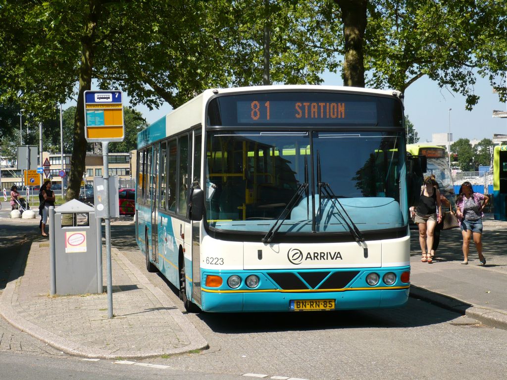 Arriva bus 6223 DAF Wright Commander (VDL Bus) Baujahr 2003. Jaarbeursplein Utrecht Centraal Station 25-07-2012.  Arriva bus 6223 DAF Wright Commander (VDL Bus) bouwjaar 2003. Jaarbeursplein Utrecht CS 25-07-2012.