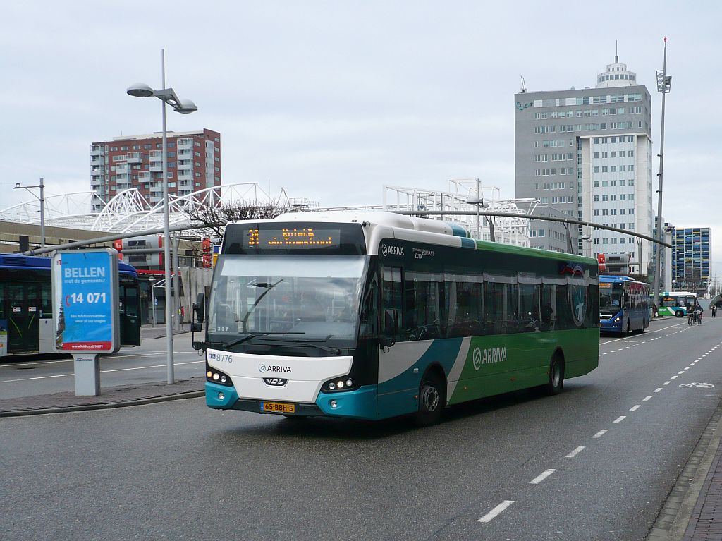 Arriva Bus 8776 DAF VDL Citea LLE120 Baujahr 2012. Stationsplein Leiden 16-02-2013.

Arriva bus 8776 DAF VDL Citea LLE120 bouwjaar 2012. Stationsplein Leiden 16-02-2013.