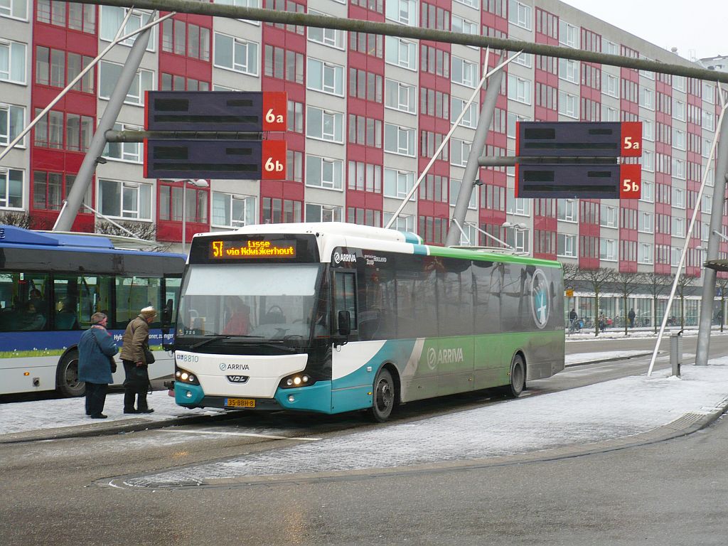 Arriva Bus 8810 DAF VDL Citea LLE120 Baujahr 2012. Stationsplein Leiden 20-01-2013.

Arriva bus 8810 DAF VDL Citea LLE120 bouwjaar 2012. Stationsplein Leiden 20-01-2013.