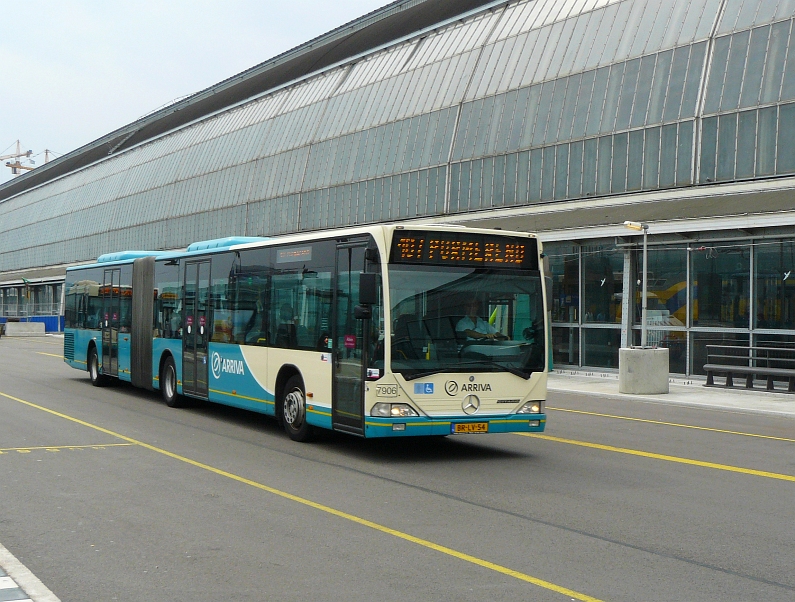 Arriva Bus Nummer 7906. Mercedes Benz O530G Citaro baujahr 2005. Amsterdam Centraal Station 12-07-2010.