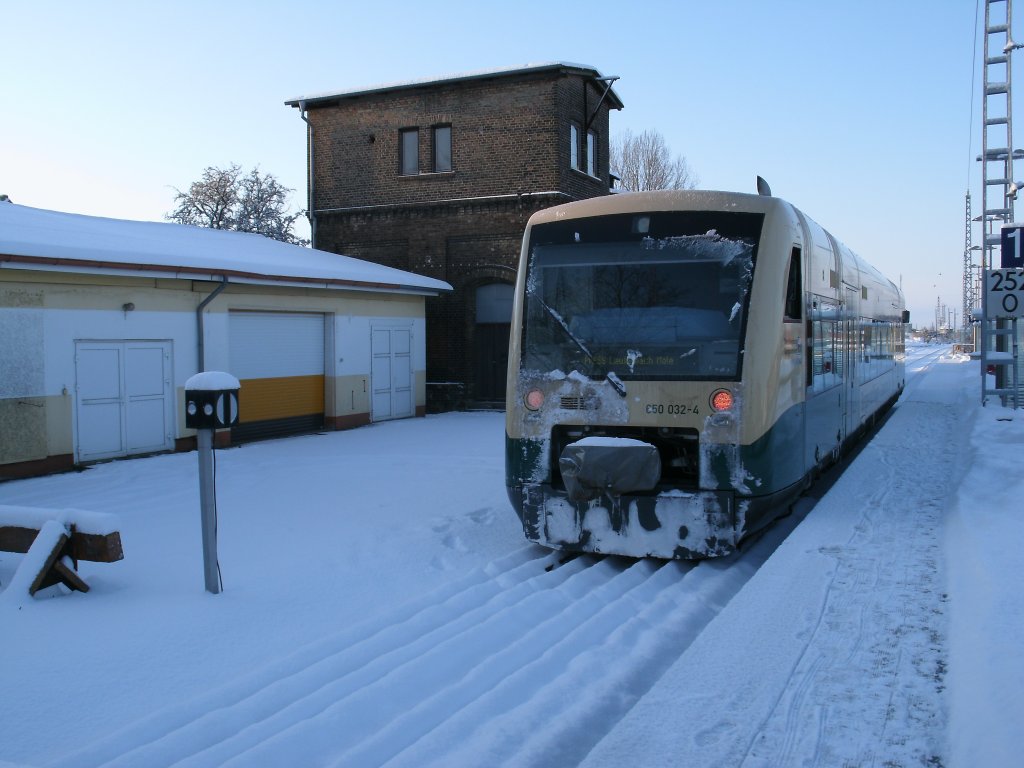 Auch der PRESS VT650 032-4 ist trotz sibirischer K�lte,am 04.Februar 2012,p�nktlich unterwegs.Hier stand der Triebwagen im verschneiten Bergen/R�gen.