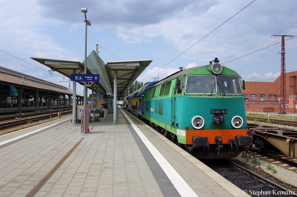 Auf Gleis 5 in Frankfurt(Oder) steht die SU45-164 PKP Przewozy Regionalne mit der RB 5833 nach Poznań Gł�wny. 16.06.2011 