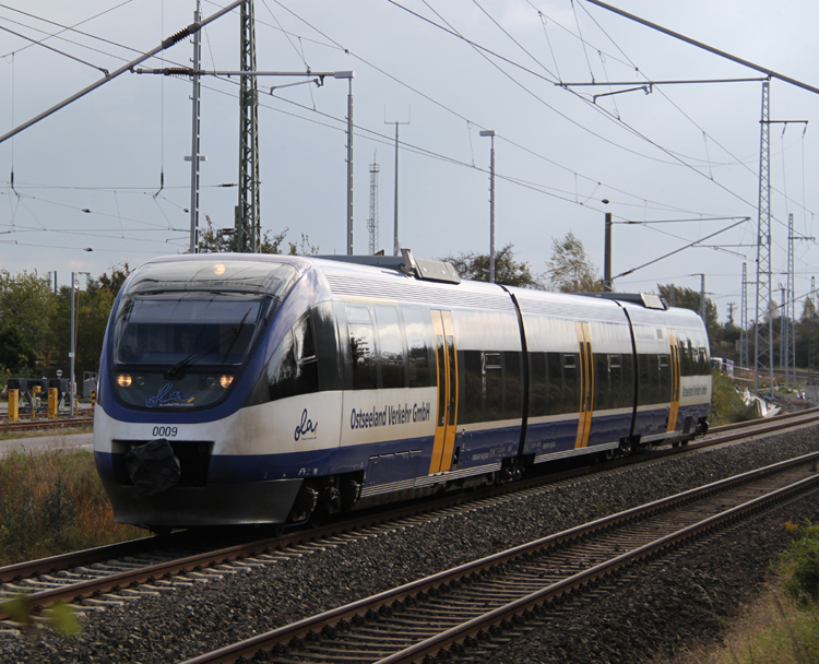 bedrohliche Stimmung herrschte ber Rostock als OLA79762 von Gstrow nach Rostock Hbf im Rostocker Hbf einfuhr.19.10.2011