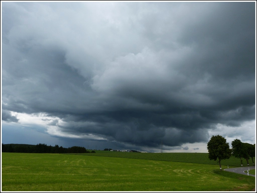 Bedrohlicher Himmel am 12.06.2012. (Jeanny)