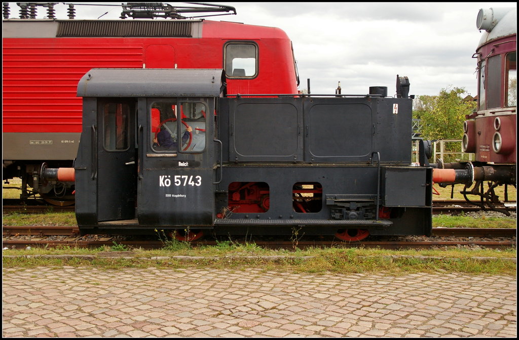 Beim Familienfest der Magdeburger Eisenbahnfreunde e.V. am 09.09.2017 war auch die kleine Kö 5743 zu sehen. Gebaut 1935 ging sie an die Holztränkanstalt Zernsdorf. 1953 erhielt sie die jetzige Nummer, die Ausmusterung sollte zwei Jahre später erfolgen. 1995 kam sie dann zur BSW Gruppe Magdeburger Eisenbahnfreunde e.V.