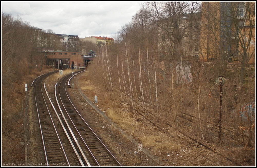 Blick auf den S-Bahnhof Berlin Humboldthain und rechts auf die ehemaligen Anschlussgleise des G�terbahnhofs Eberswalder Stra�e.