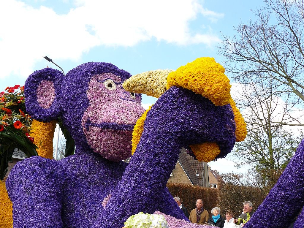 Blumenkorso 2013. Hoofdstraat, Sassenheim 20-04-2013. 

Bloemencorso 2013. Hoofdstraat, Sassenheim 20-04-2013.