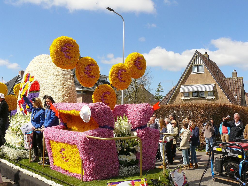 Blumenkorso 2013. Hoofdstraat, Sassenheim 20-04-2013.

Bloemencorso 2013. Hoofdstraat, Sassenheim 20-04-2013.