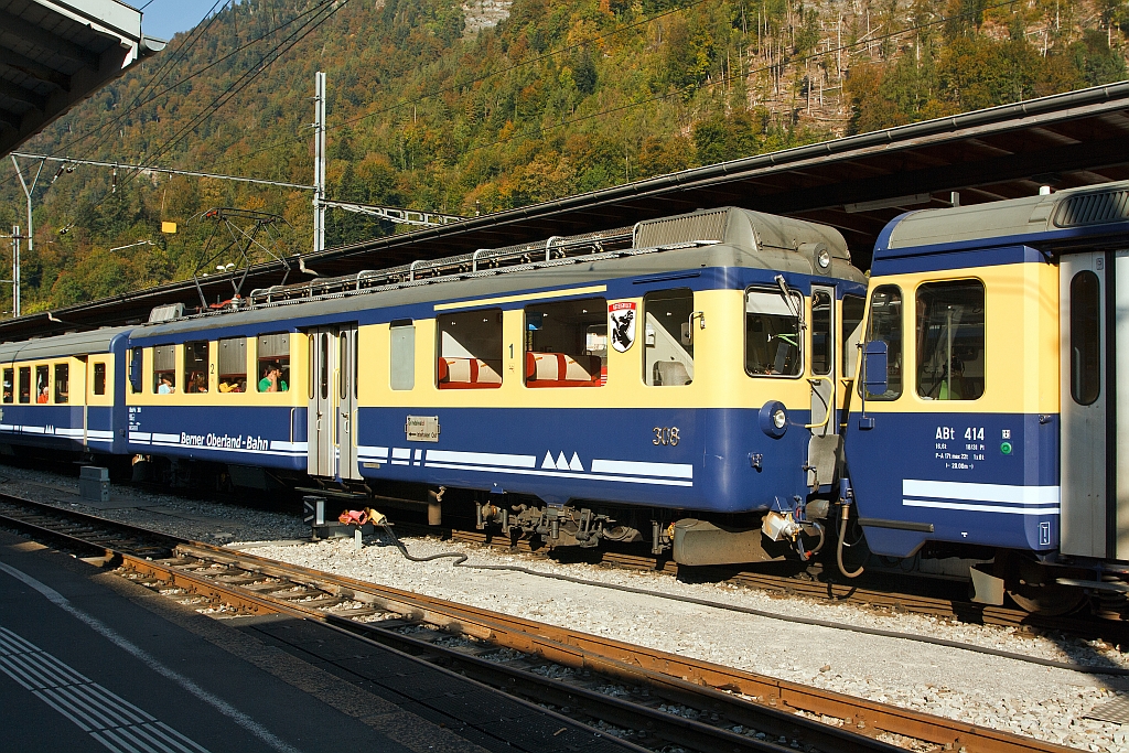 
BOB (Berner Oberland-Bahn) Triebwagen ABeh 4/4 308   Gsteigwiler  am 02.10.2011 im Bahnhof Interlaken Ost.