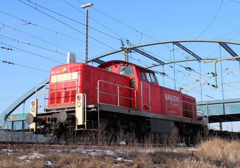 BR 290 569-3 während der Rangierarbeiten im Rbf Alte Süderelbe - Datum 06.02.2012