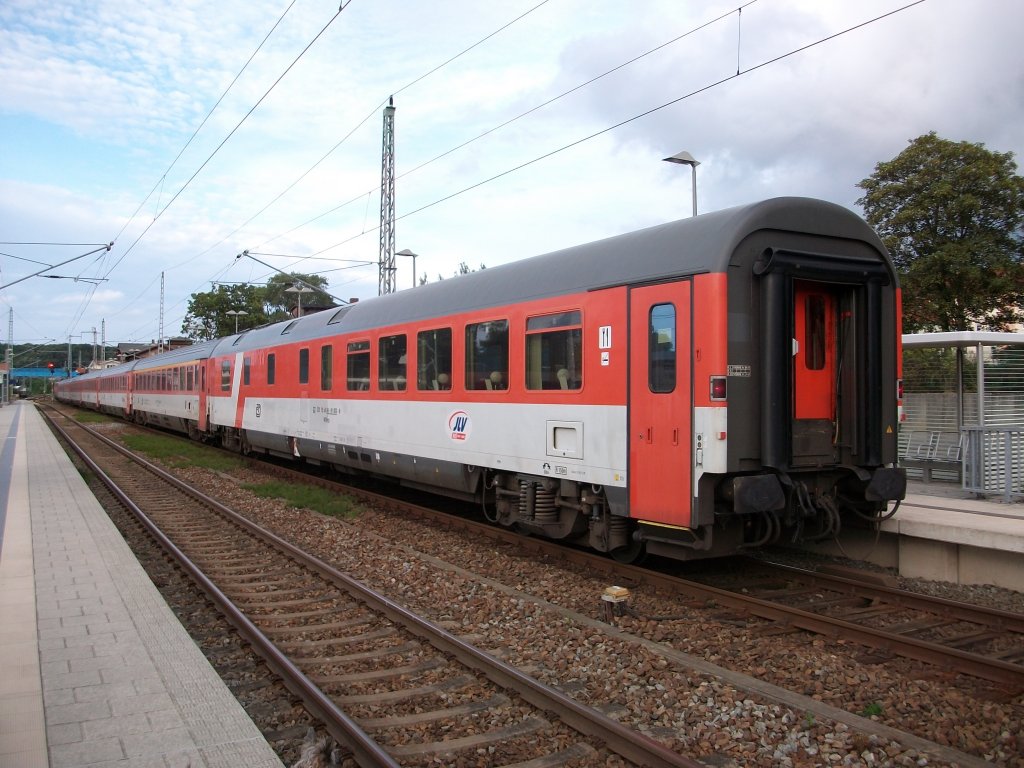 CD-Speisewagen WRmz 73 54 88-91 002-8 am 18.August 2010 im EC 378 Wien-Binz in Bergen/R�gen.