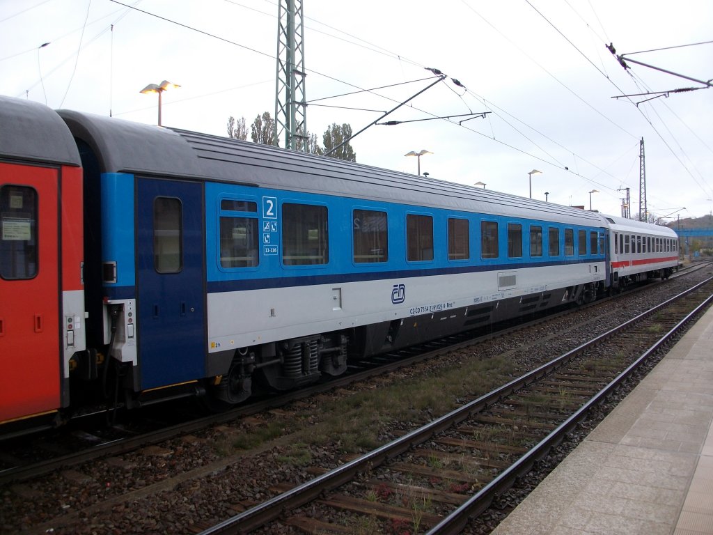 CD-Wagen Binz-Brno und DB-Wagen Binz-Dresden am 24.Oktober 2010 im EC 379 Binz-Brno in Bergen/Rgen.