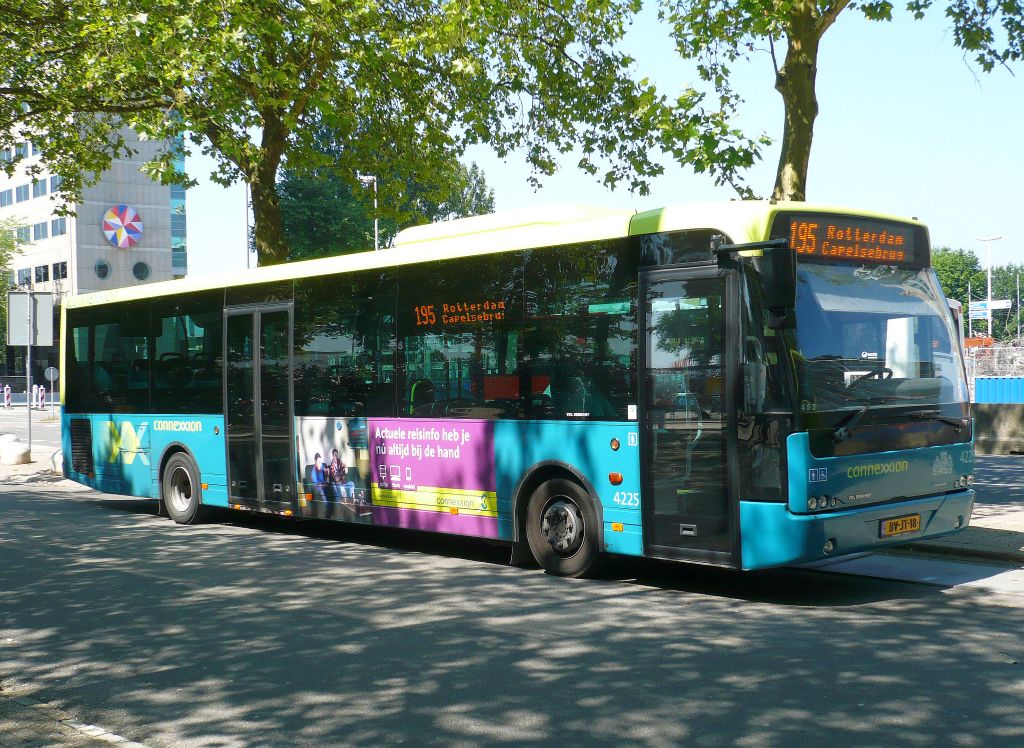 Connexxion bus 4225 DAF VDL Berkhof Ambassador 200 Baujahr 2008. Jaarbeursplein Utrecht Centraal Station 25-07-2012. Connexxion bus 4225 DAF VDL Berkhof Ambassador 200 bouwjaar 2008 Jaarbeursplein Utrecht Centraal Station 25-07-2012.