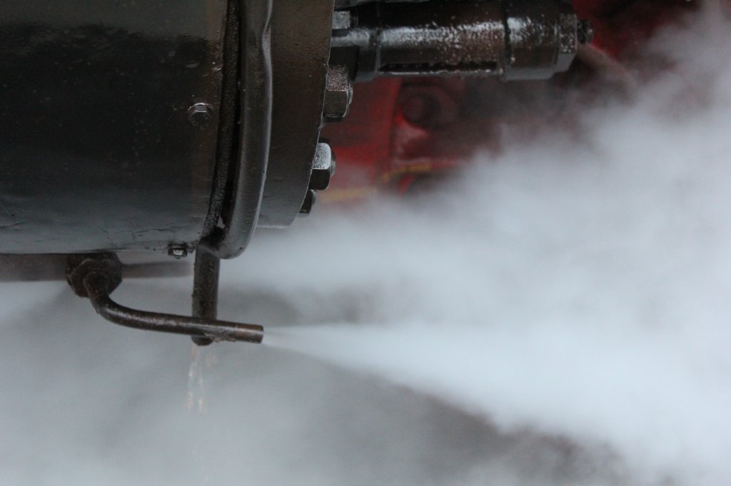 Dampfaussto� bei der 03 1010 am 02.02.2013 in Celle