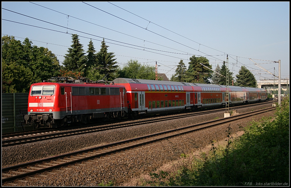 DB 111 084-0 mit dem RE nach Braunschweig (gesehen Lehrte-Ahlten b. Hannover 24.06.2010)