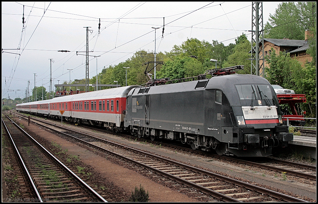 DB ES 64 U2-061 mit dem AZ13301 nach Verona P.N. (angemietet von MRCE Dispolok, NVR-Nummer 91 80 6182 561-1 D-DISPO, UIC-Raster DE, AT, HU, RO, BG, TR, HR, BA, CS und CG, LZB-Nummer 182 561-1, gesehen Berlin Wannsee 14.05.2010)