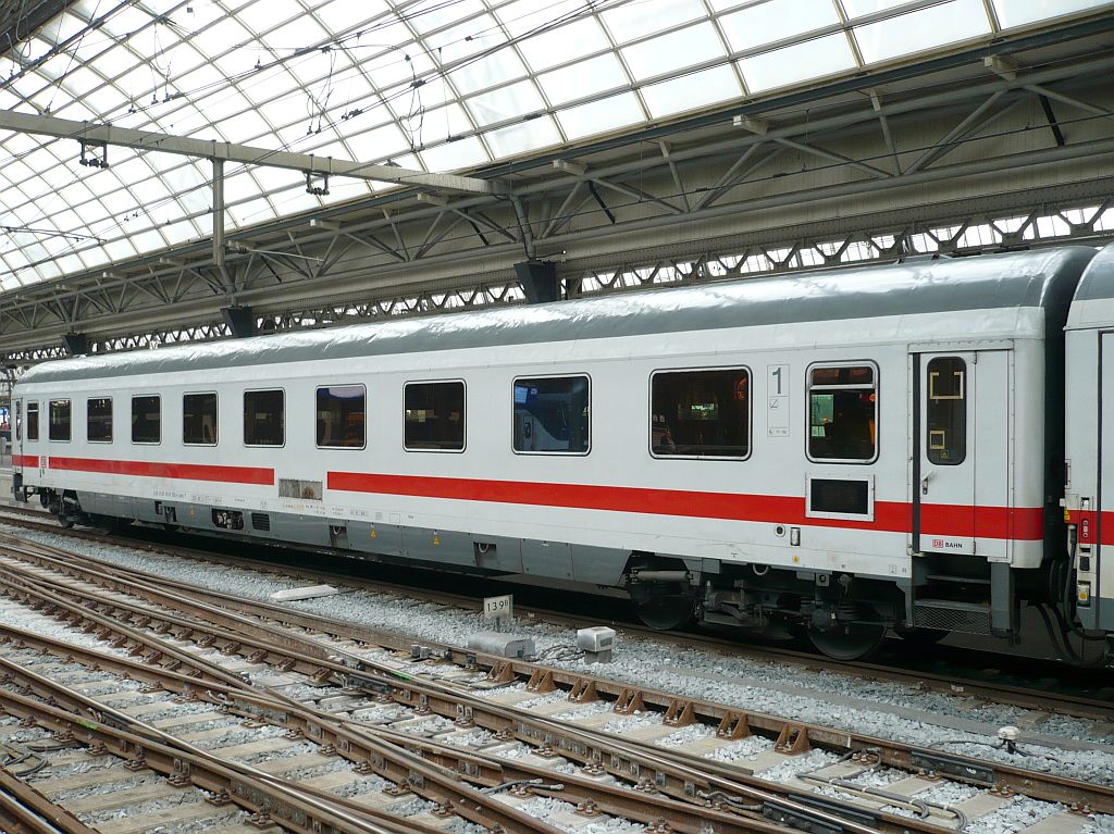 DB Intercityrijtuig 1. Klasse Avmz 109.5 mit Nummer 61 80 19-91 509-8 in IC 145 nach Berlin Gleis 10 Amsterdam Centraal Station 17-04-2013.


DB Intercityrijtuig 1e klasse Avmz 109.5 met nummer 61 80 19-91 509-8 in trein IC 145 naar Berlijn op spoor 10 Amsterdam Centraal Station 17-04-2013.