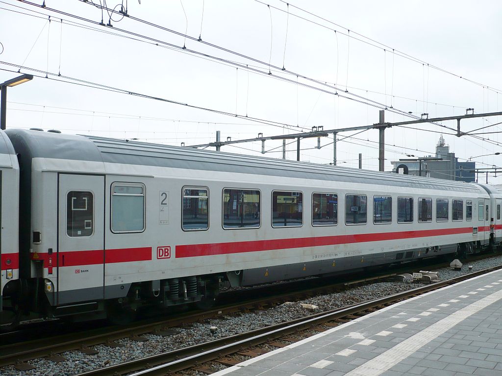 DB Intercitywagen Bpmz 295.5 mit nummer 61 80 20-91 552-5 in IC 145 nach Berlin Gleis 10 Amsterdam Centraal Station 17-04-2013.

DB Intercityrijtuig Bpmz 295.5 met nummer 61 80 20-91 552-5 in trein IC 145 naar Berlijn op spoor 10 Amsterdam Centraal Station 17-04-2013.